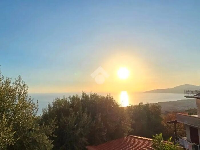 Appartamento trilocale in vendita in Via Sant'Antonio, Ascea