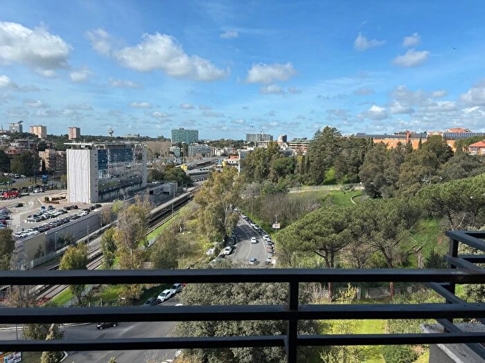 Appartamento in affitto in Via Simone Martini, Roma