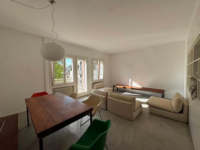 Appartamento trilocale in affitto in Piazza del Grano Burchiellati, Treviso