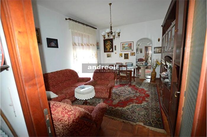 Appartamento con 5 locali in vendita in Castelbellino