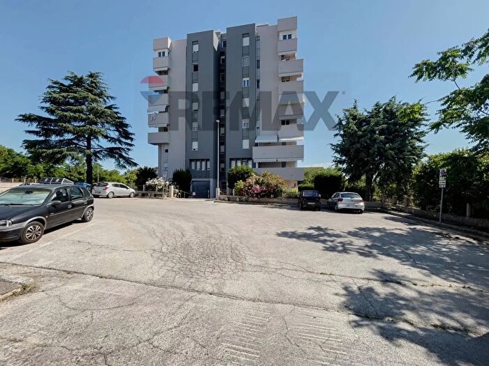 Appartamento con 5 locali in vendita in Piazza Giuseppe Mazzini, Lanciano