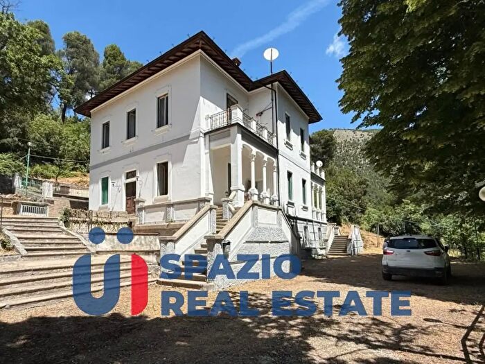Casa con 12 locali in vendita in Via Stazione, Bussi Sul Tirino