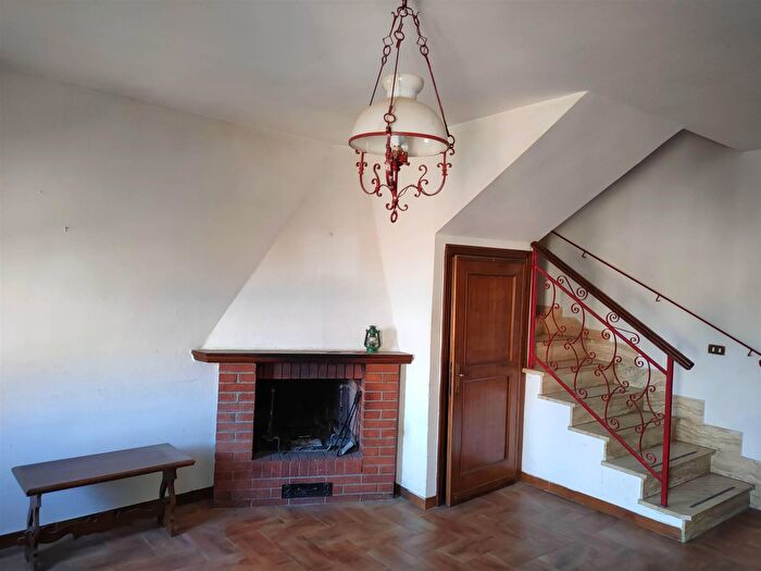 Appartamento con 5 locali in vendita in Piazza Cesare Battisti, Castiglione DOrcia