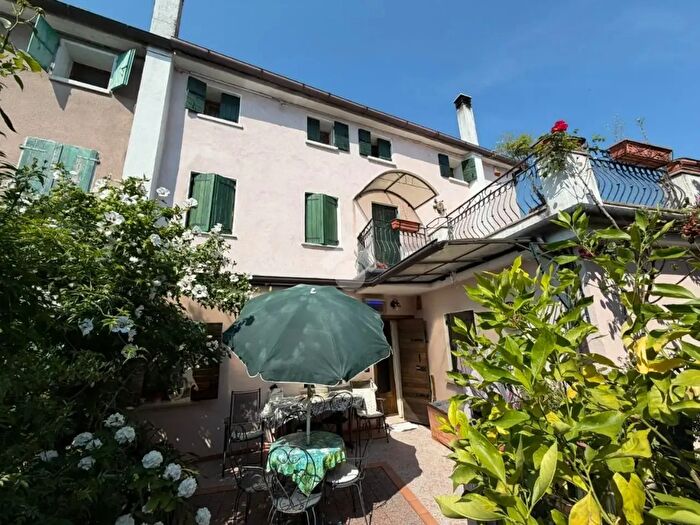 Casa quadrilocale in vendita in Via Molinetto, Pederobba