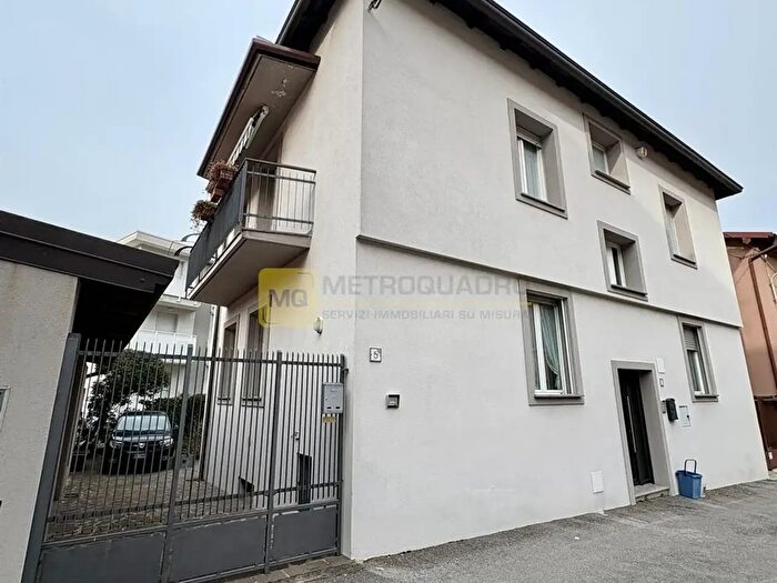 Appartamento quadrilocale in vendita in Via Cimarosa, Lecco