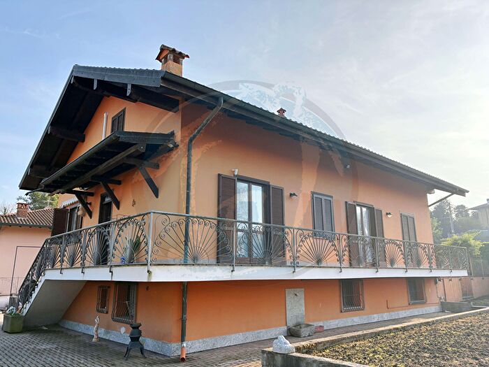 Casa trilocale in vendita in Via Revislate, GatticoVeruno