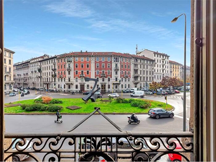 Appartamento con 6 locali in affitto in Piazza Conciliazione, Vincenzo Monti, Milano