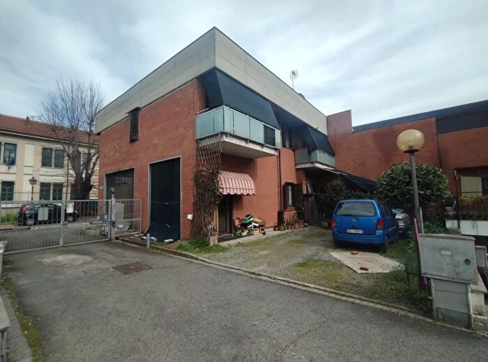 Casa con 6 locali in vendita in Alessandria