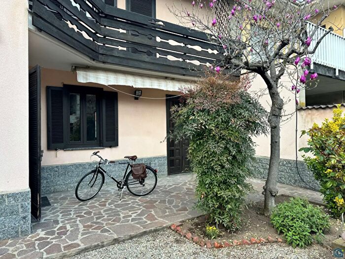 Appartamento trilocale in vendita in Via Liguria, Castano Primo