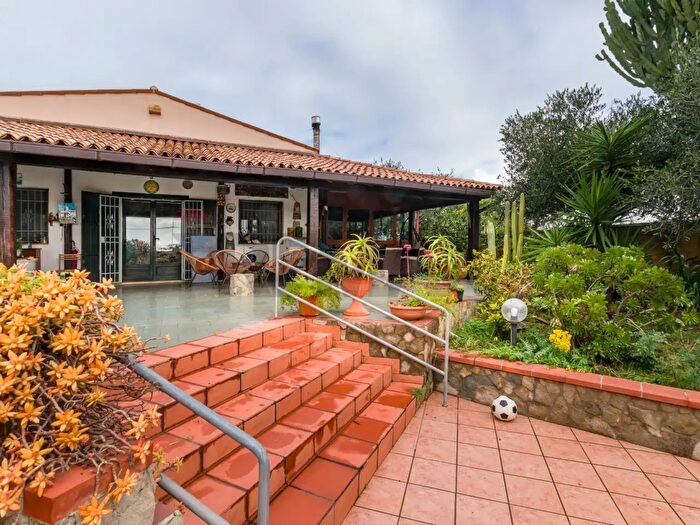 Casa con 8 locali in vendita in Via Giorgio Almirante, Mazara Del Vallo