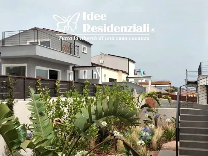 Casa con 6 locali in vendita in Porto Pozzo, Santa Teresa Gallura