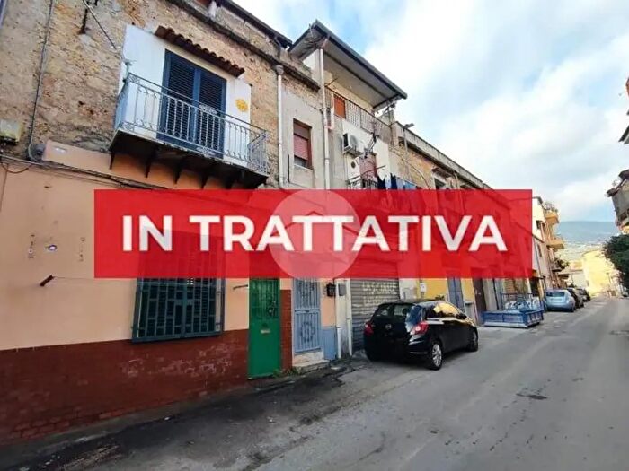 Appartamento trilocale in vendita in Via Cruillas, Palermo