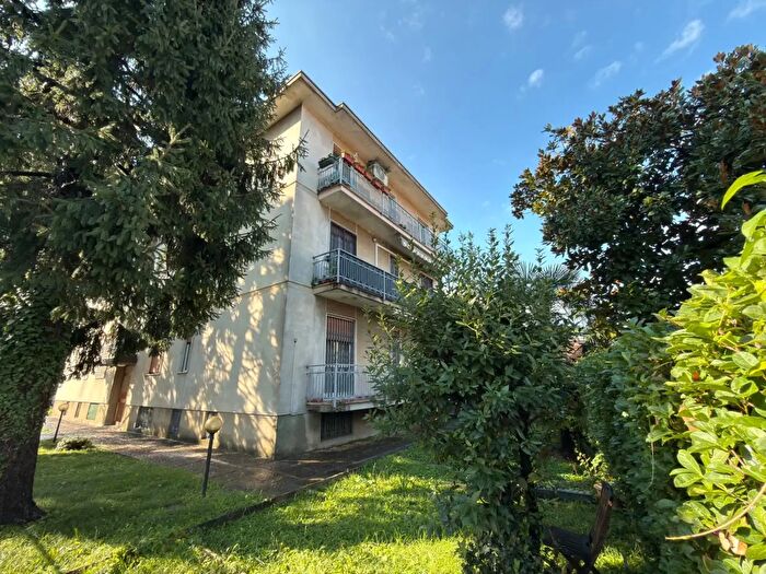 Appartamento con 5 locali in vendita in Via Carso, Arcore