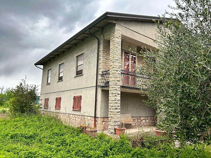 Casa con 8 locali in vendita in Via Sorignani, Assisi