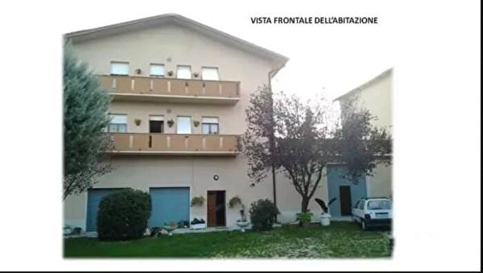 Casa con 6 locali in vendita in Via dellIndustria, Cagli