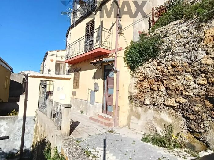 Casa bilocale in vendita in Vicolo Bertini, Enna