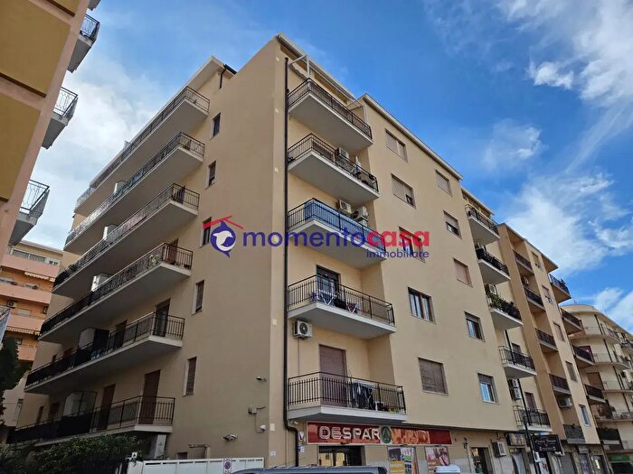 Appartamento trilocale in vendita in Via della Libertà, Reggio Calabria