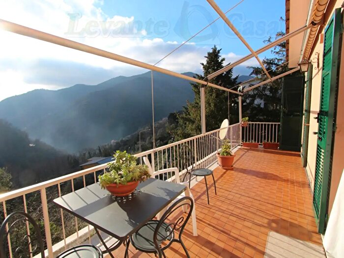 Casa con 7 locali in vendita in Avegno