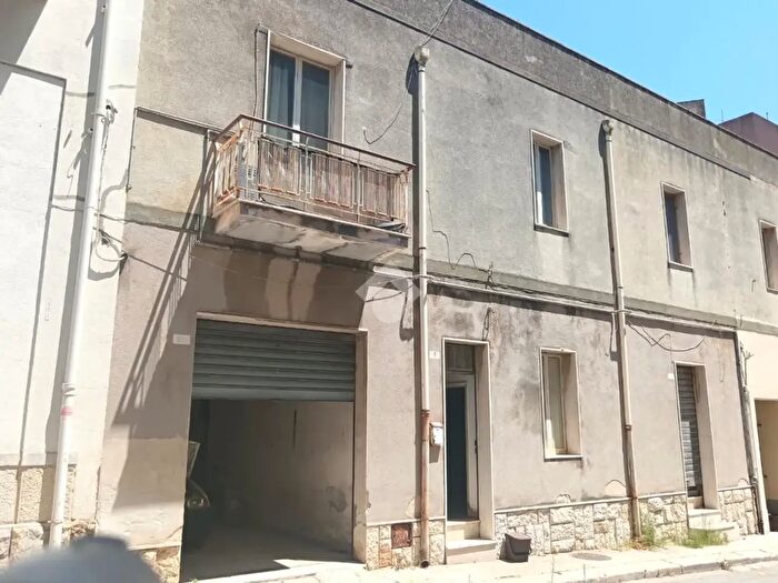 Casa con 5 locali in vendita in Via Sabaudia, Valderice