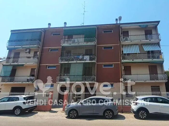 Appartamento trilocale in vendita in Via Adamello, Carpi
