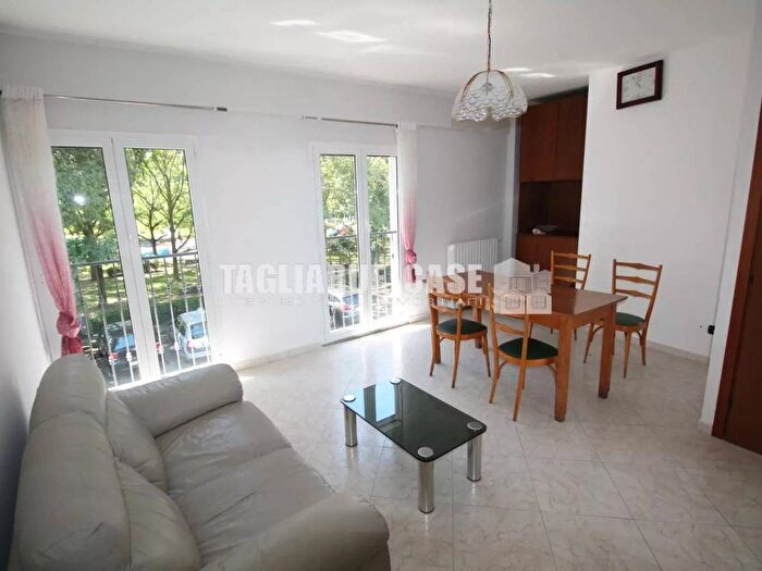 Appartamento trilocale in affitto in Via Seveso, Bresso