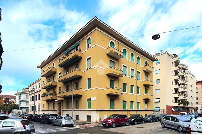 Appartamento trilocale in vendita in Via Francesco Rismondo, Terni