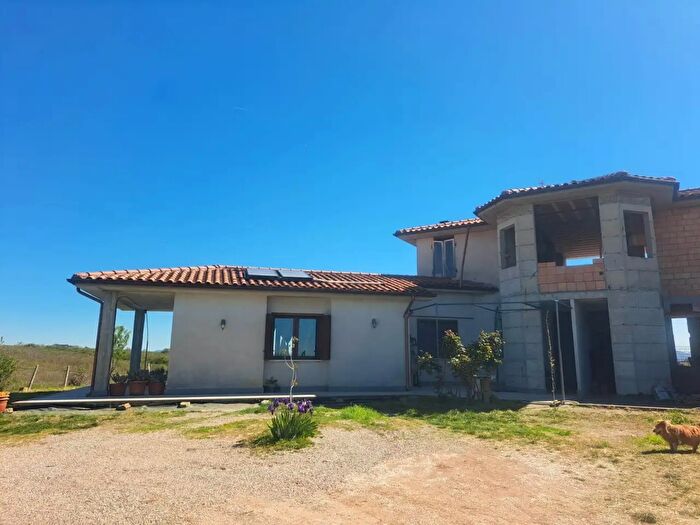 Casa con 5 locali in vendita in Strada Monterazzano, Viterbo
