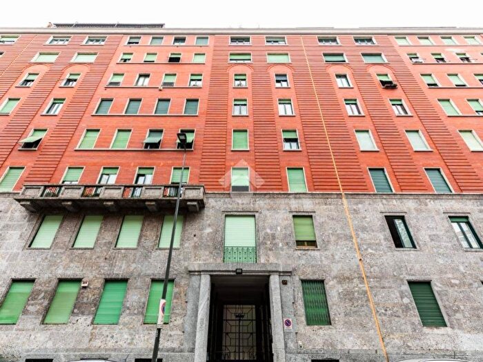 Appartamento trilocale in affitto in Via Giovanni Pierluigi da Palestrina, Centrale, Milano