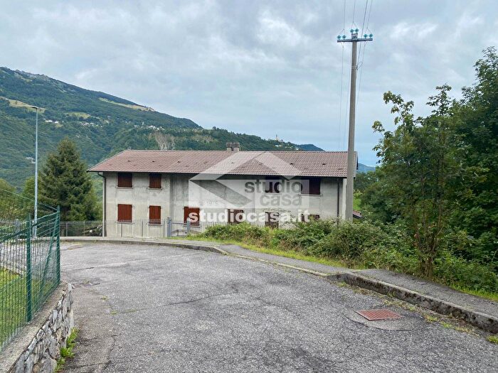 Casa con 5 locali in vendita in Via Cornelli, Brumano