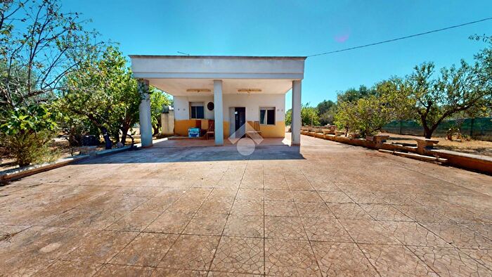 Casa trilocale in vendita in Contrada Lobarco, Oria