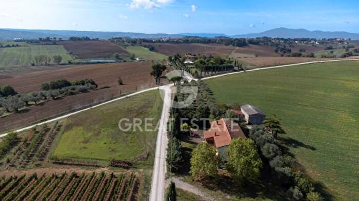 Casa con 6 locali in vendita in Castiglione Del Lago