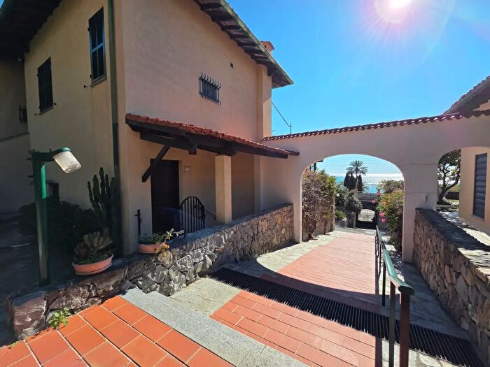 Appartamento quadrilocale in vendita in Via Romana, Ventimiglia