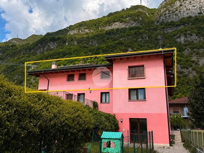 Casa quadrilocale in vendita in Via Borgo Olcese, Cividate Camuno