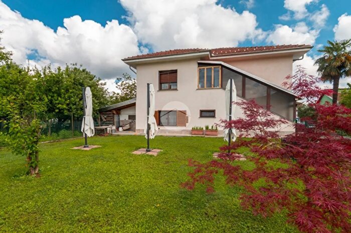 Casa con 8 locali in vendita in Via Biancone, Alpignano