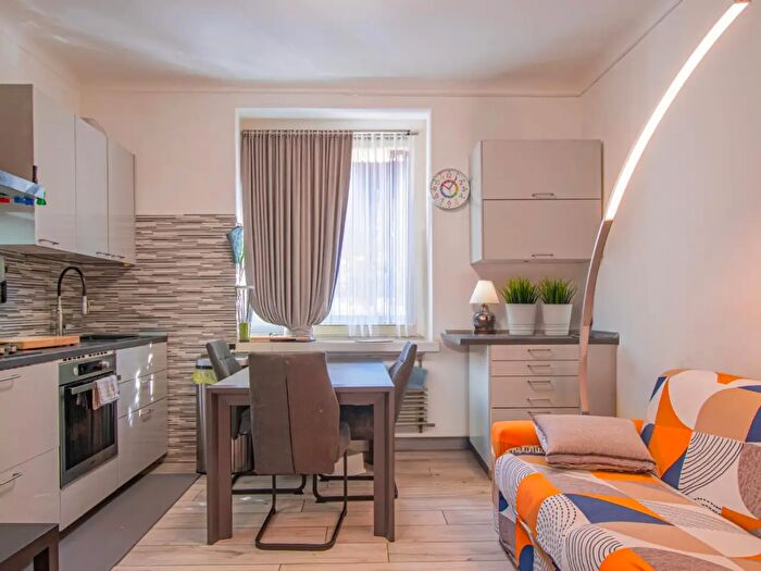Appartamento trilocale in vendita in Via Lorenzo Lorenzetti, Trieste