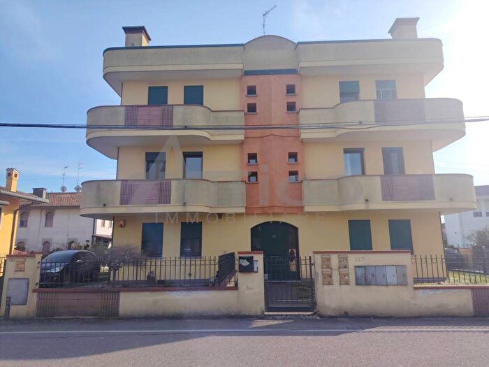 Casa con 5 locali in affitto in Pontecchio Polesine, Centro