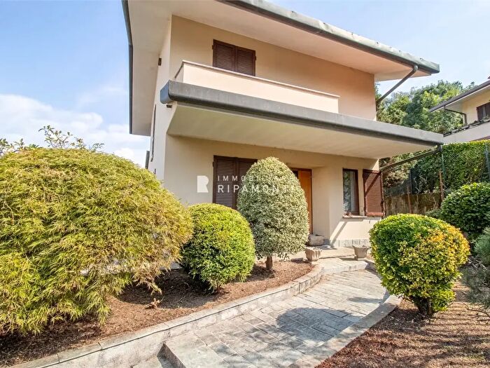 Casa con 9 locali in vendita in Via per Colle Brianza, Galbiate
