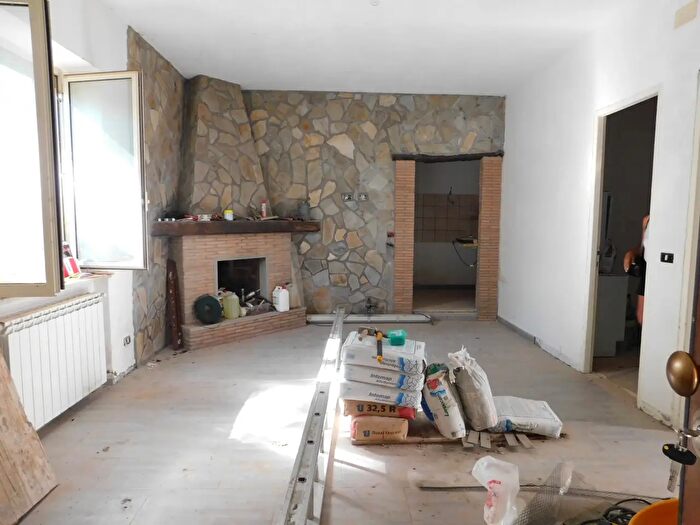 Appartamento trilocale in vendita in Strada di Pozzo Badino, Palombara Sabina