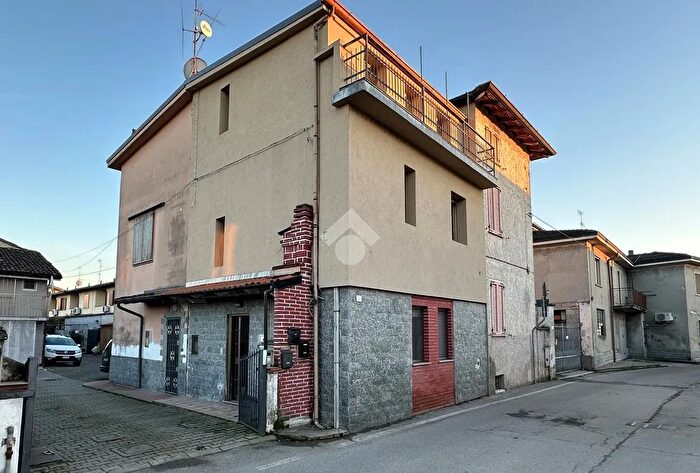Casa trilocale in vendita in Via Gradella, Pandino