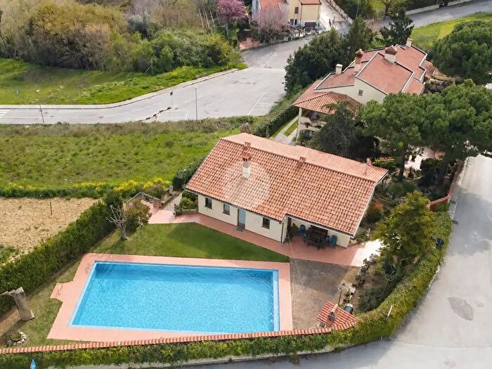 Casa con 10 locali in vendita in Via Marte, Potenza Picena