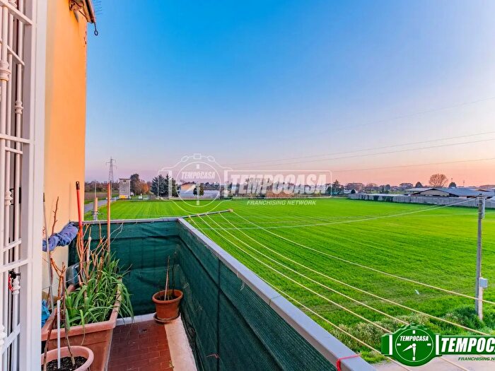 Appartamento con 6 locali in vendita in Via Piave, Bareggio