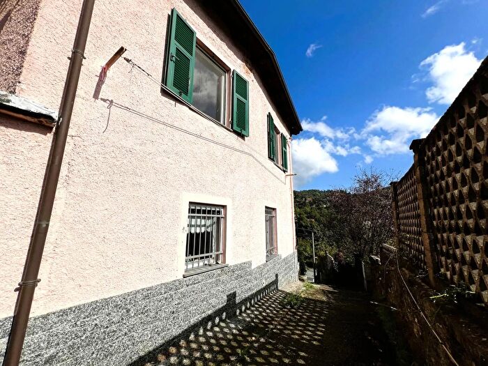 Casa trilocale in vendita in Via Giovanni Parodi, Mignanego