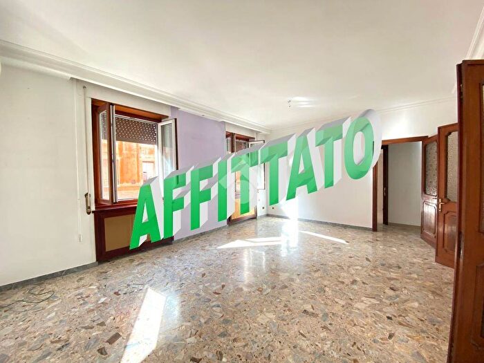 Appartamento bilocale in affitto in Via della Trinità dei Pellegrini, Ghetto Portico dOttavia, Roma
