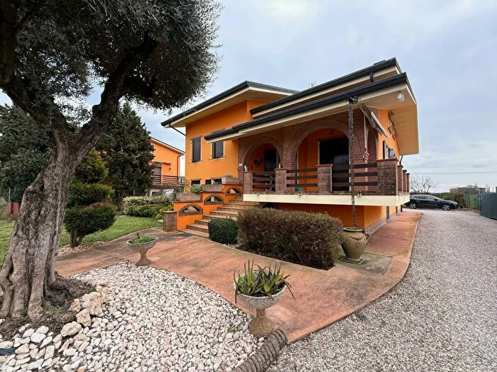 Casa quadrilocale in vendita in Bondeno