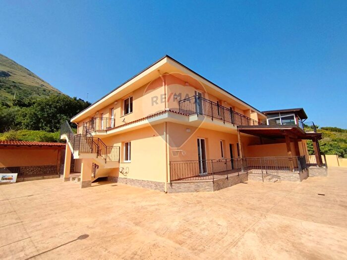 Casa quadrilocale in vendita in Via Michelangelo, Torretta