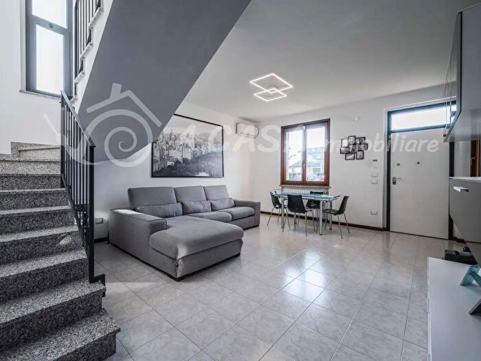 Case in Vendita e in Affitto - 3