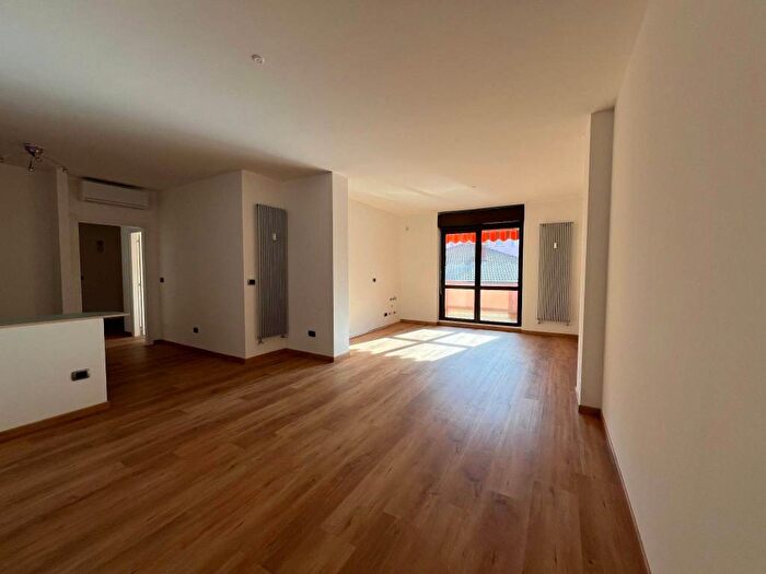 Appartamento trilocale in affitto in Via Piave, Semicentro, Trento