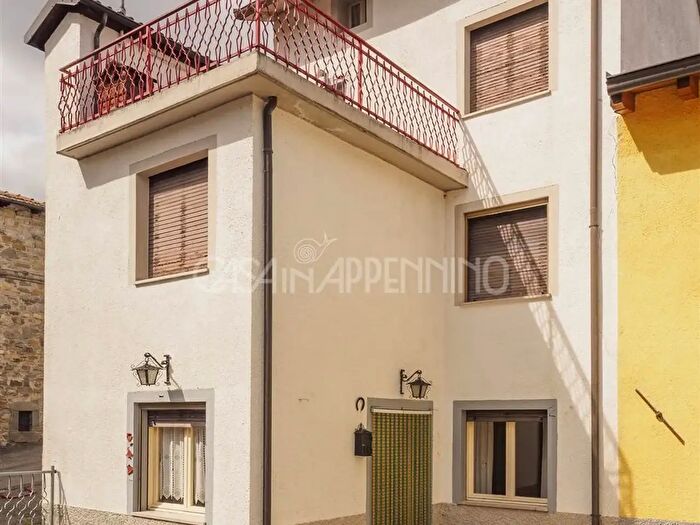 Casa con 6 locali in vendita in Frassinoro