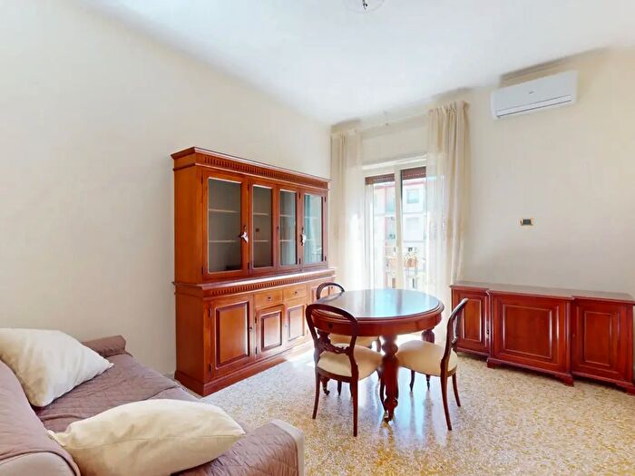 Appartamento trilocale in affitto in Via Domenico di Gravina, Napoli