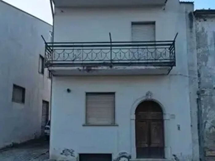 Casa con 5 locali in vendita in Corso Vittorio Emanuele, Castel Baronia